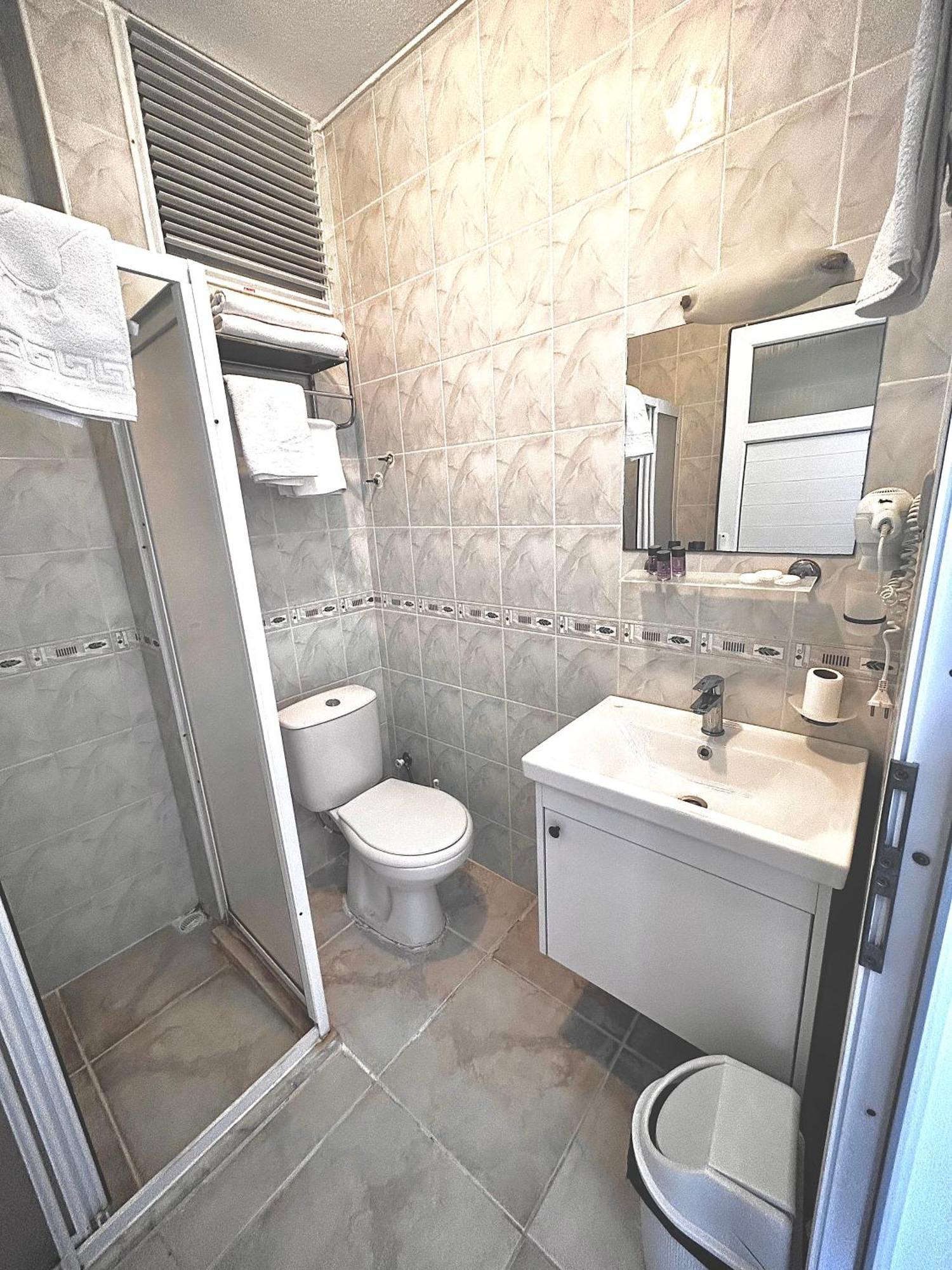 Tunan Motel Айвалык Номер фото