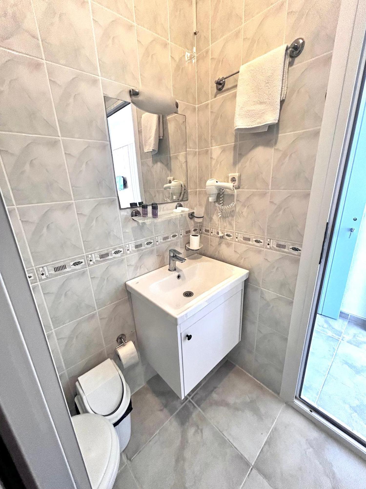 Tunan Motel Айвалык Номер фото